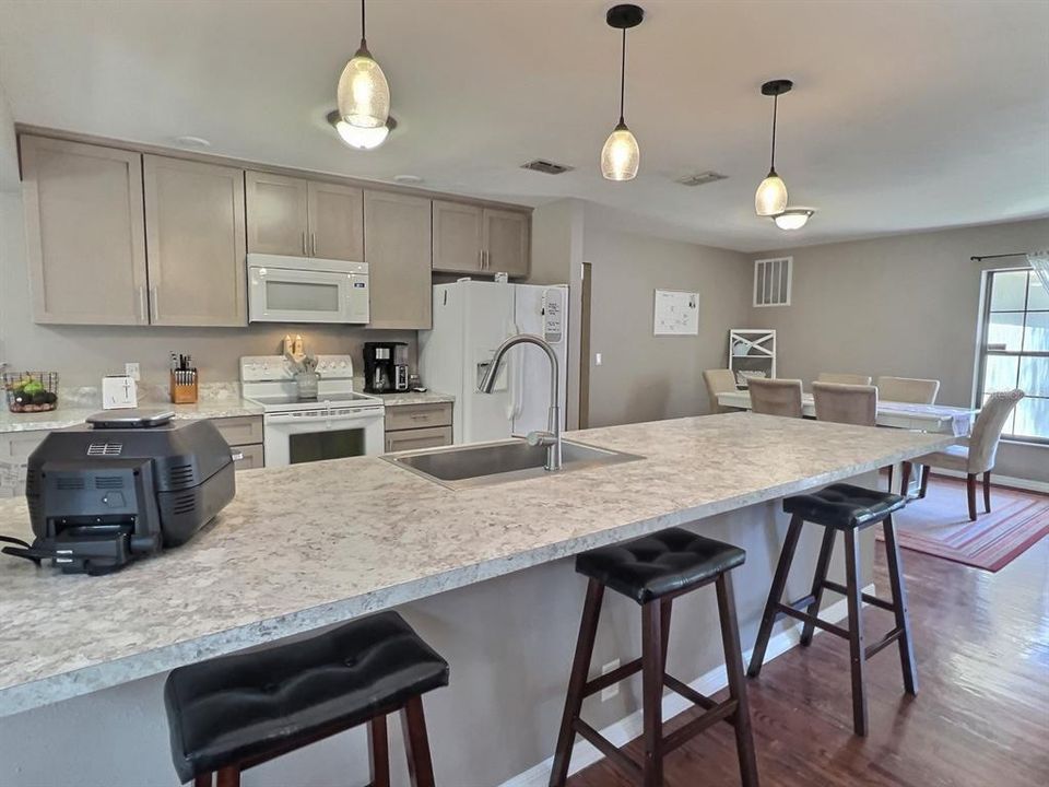 Recently Sold: $264,900 (2 beds, 2 baths, 1801 Square Feet)