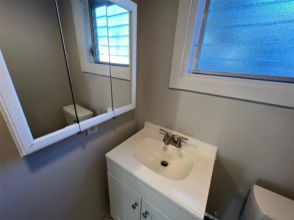 Active With Contract: $134,900 (2 beds, 1 baths, 640 Square Feet)