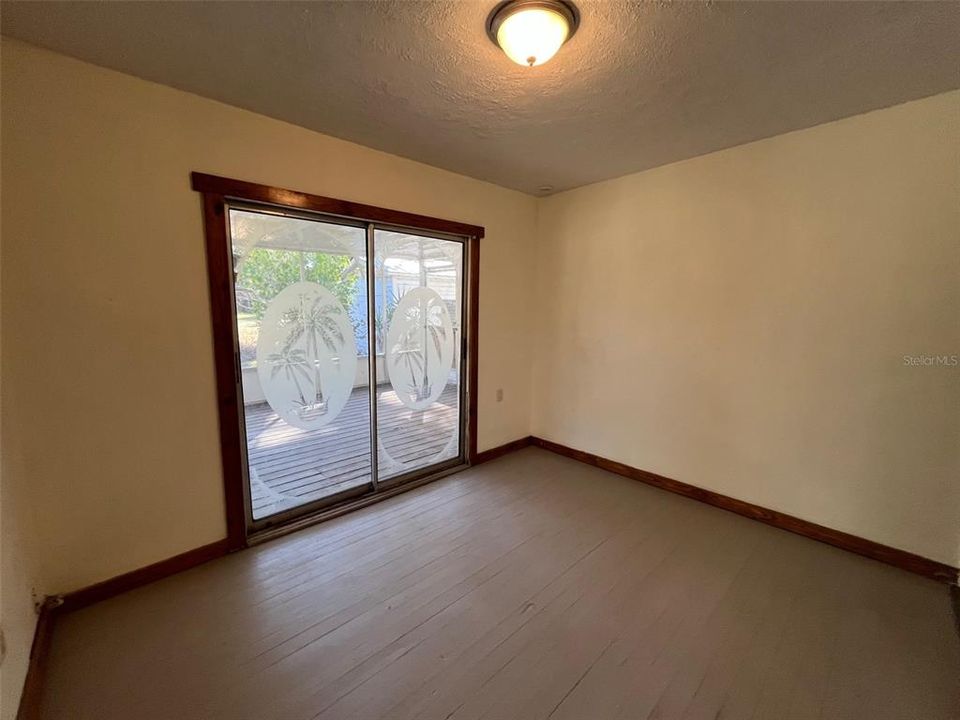 Active With Contract: $134,900 (2 beds, 1 baths, 640 Square Feet)