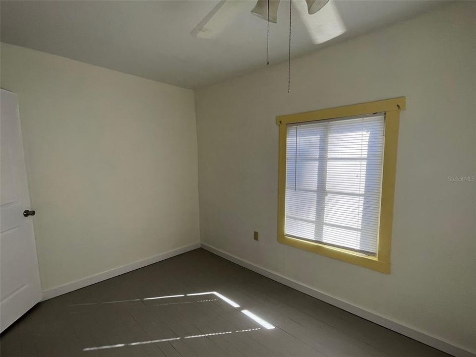 Active With Contract: $134,900 (2 beds, 1 baths, 640 Square Feet)