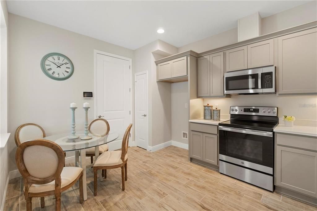 Active With Contract: $420,086 (2 beds, 2 baths, 1534 Square Feet)