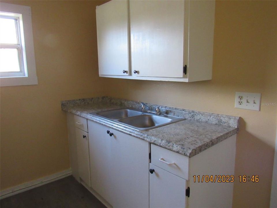 Recently Rented: $850 (2 beds, 1 baths, 558 Square Feet)