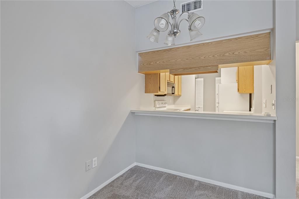 Active With Contract: $179,900 (2 beds, 2 baths, 912 Square Feet)