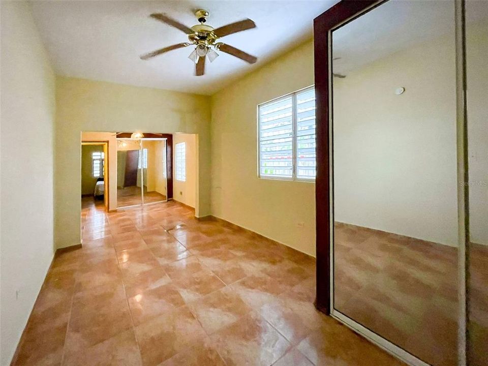 En Venta: $325,000 (4 camas, 3 baños, 0 Pies cuadrados)