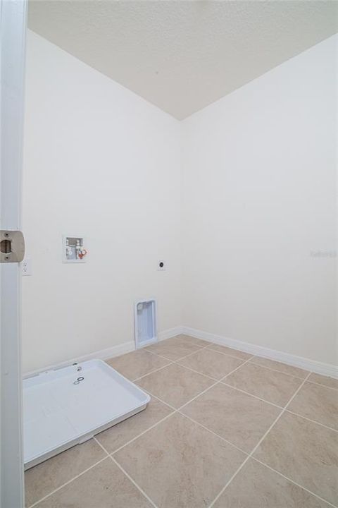 最近租的: $2,800 (5 贝兹, 3 浴室, 2447 平方英尺)