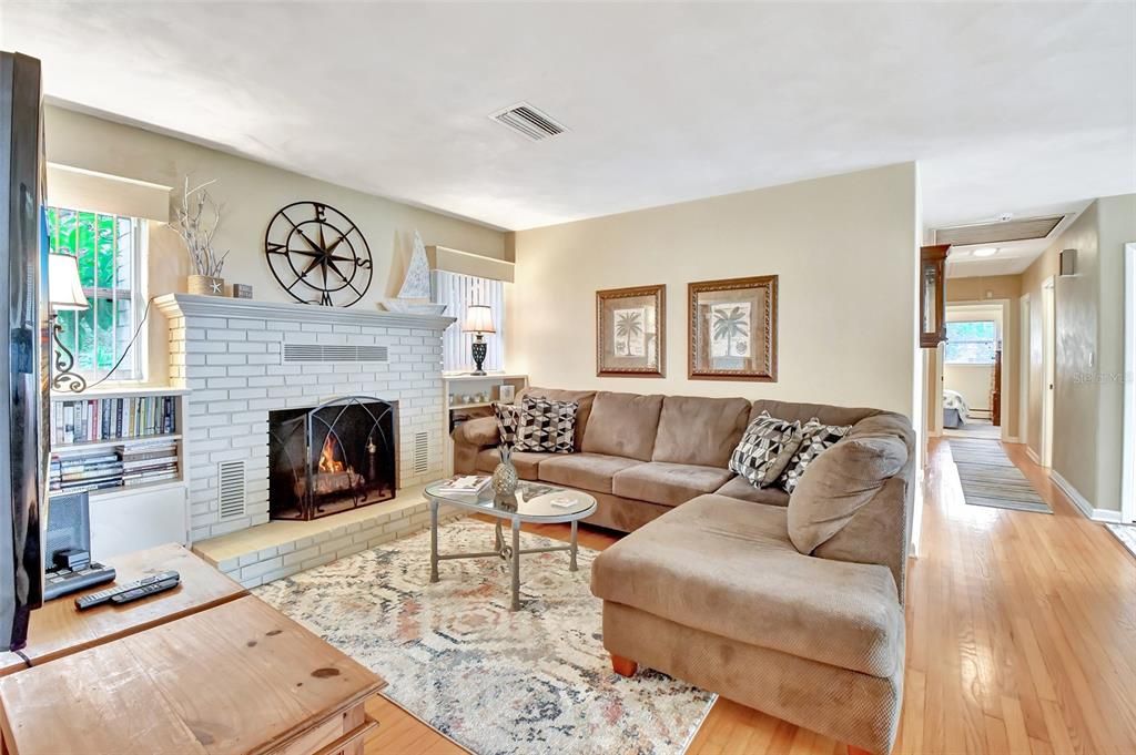 For Sale: $499,500 (4 beds, 3 baths, 1974 Square Feet)