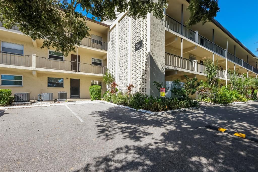Recently Sold: $205,000 (2 beds, 2 baths, 951 Square Feet)