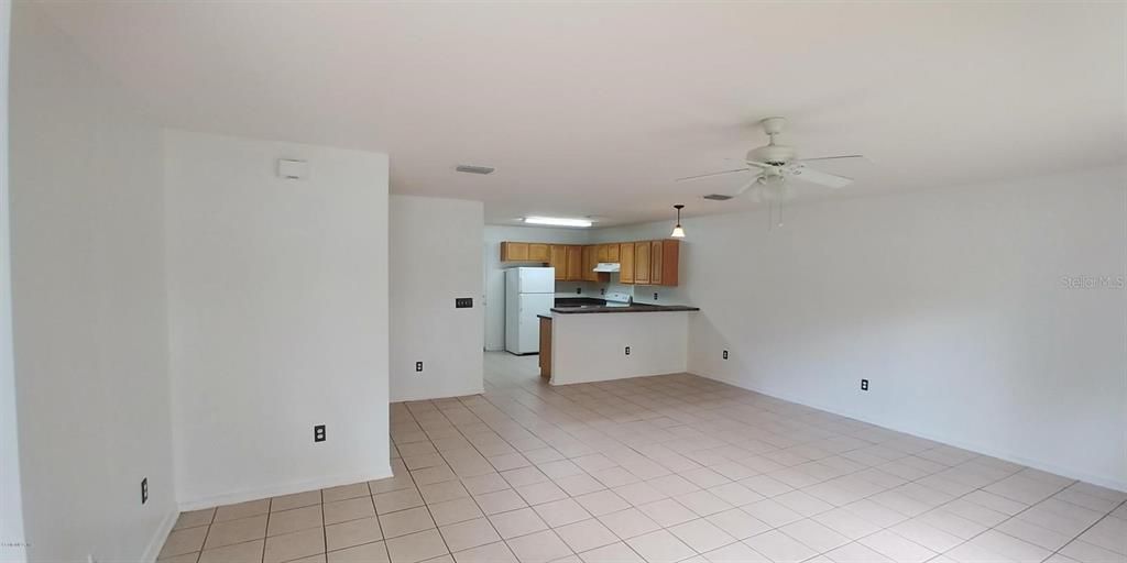 For Rent: $1,400 (3 beds, 2 baths, 1162 Square Feet)