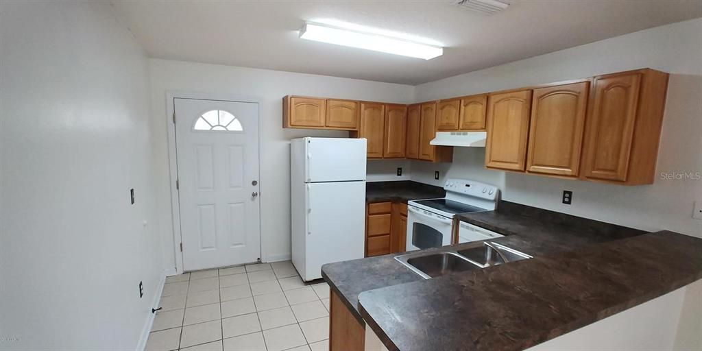 For Rent: $1,350 (3 beds, 2 baths, 1162 Square Feet)