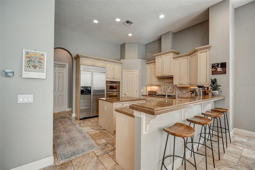 Kitchen breakfast bar