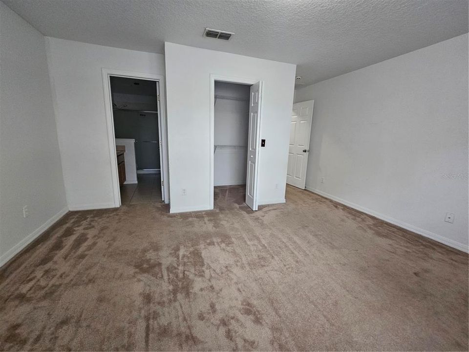 Activo con contrato: $289,900 (3 camas, 2 baños, 1495 Pies cuadrados)