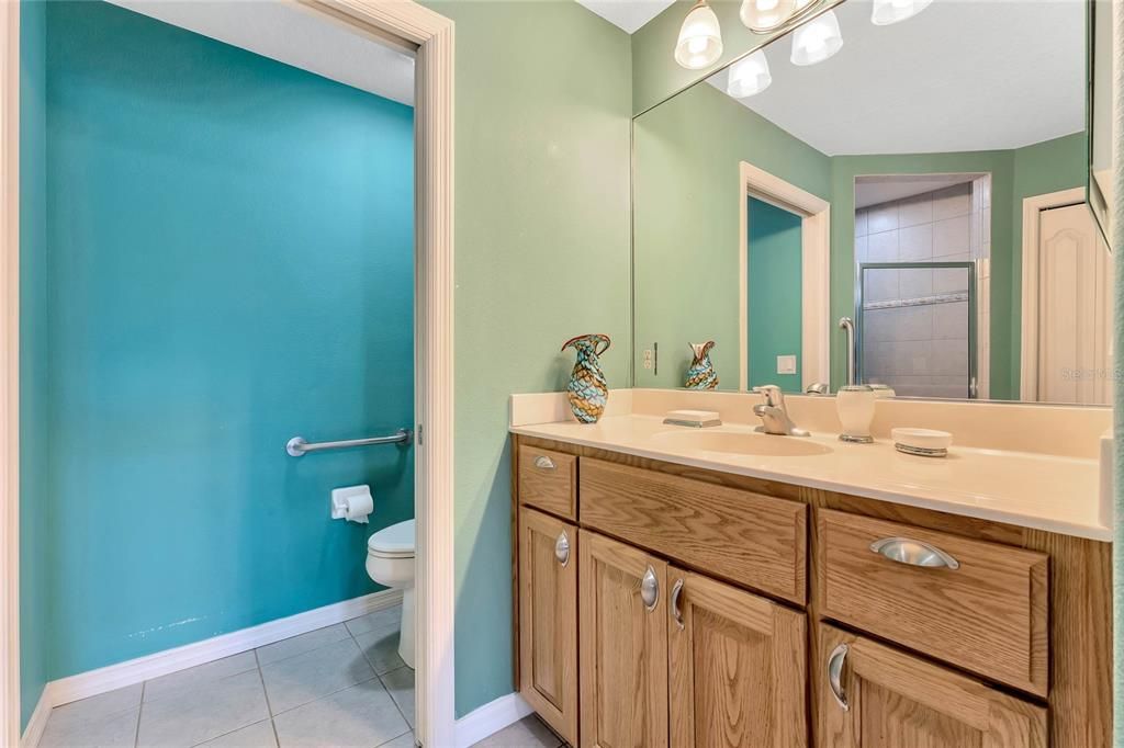 Single vanity with wall to wall mirror