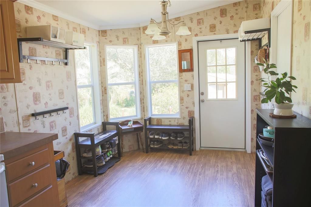 Kitchen looking towards dinette