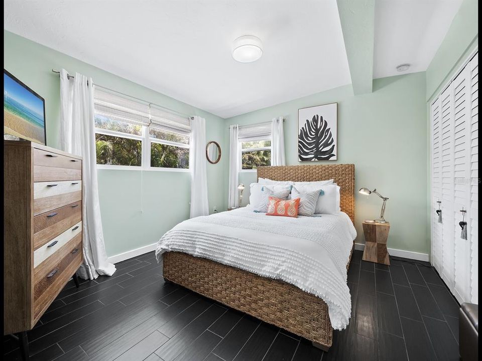 Recently Sold: $2,000,000 (3 beds, 2 baths, 1143 Square Feet)