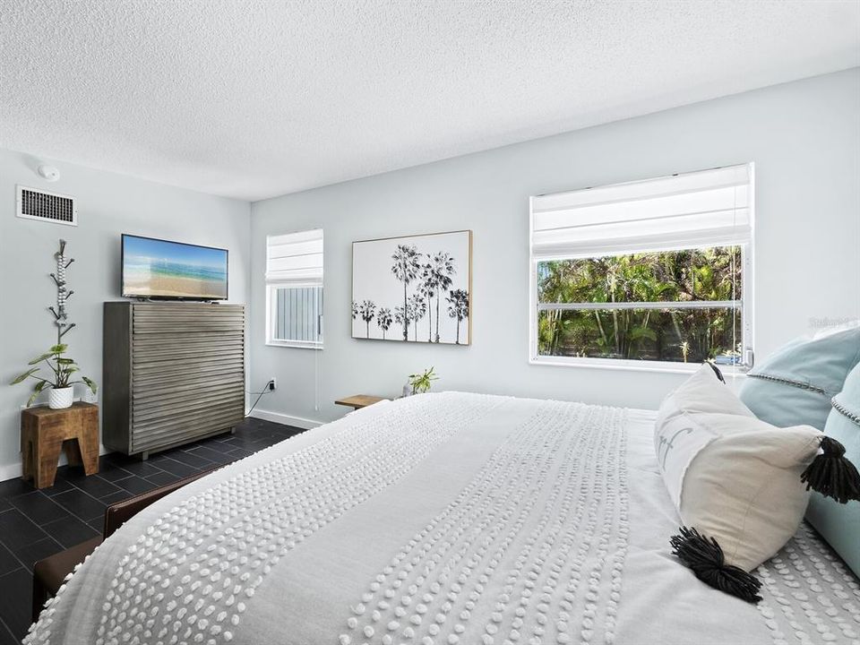 Recently Sold: $2,000,000 (3 beds, 2 baths, 1143 Square Feet)