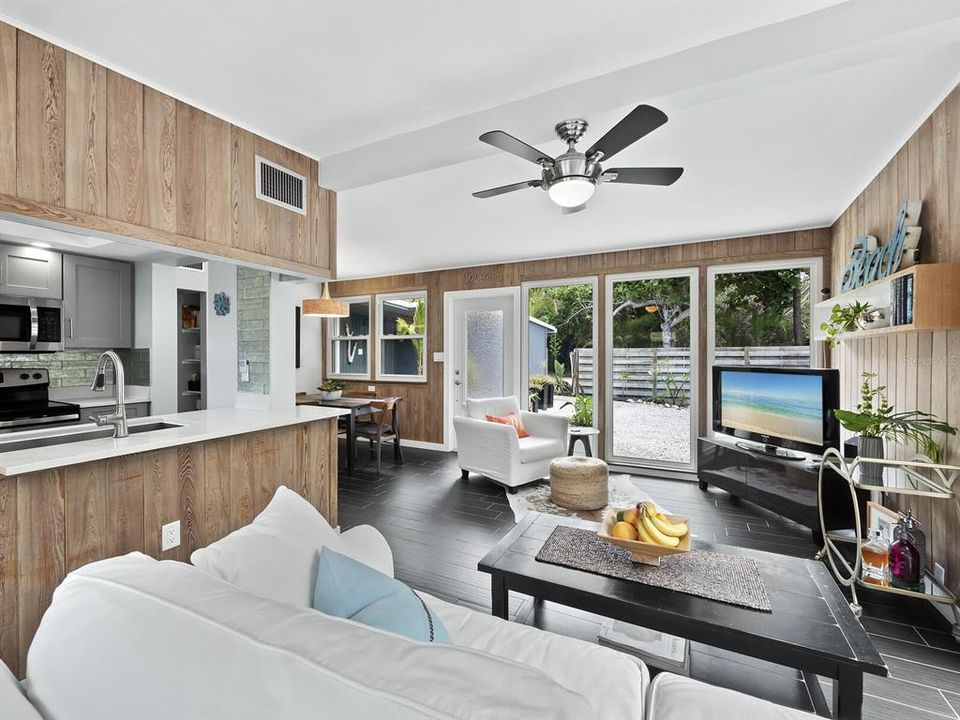 Recently Sold: $2,000,000 (3 beds, 2 baths, 1143 Square Feet)