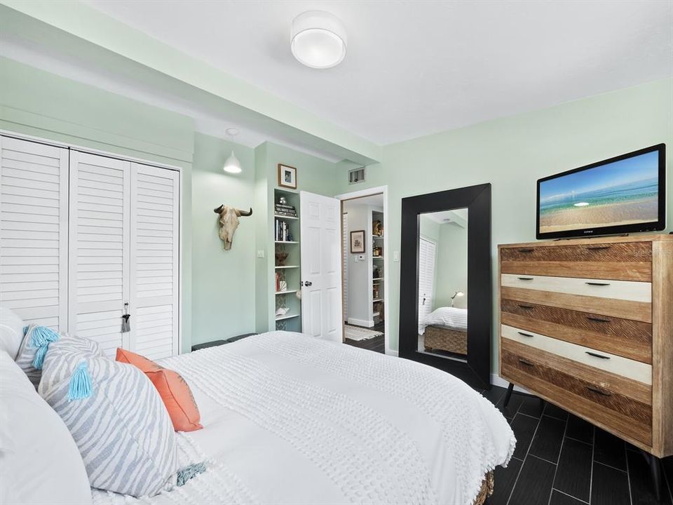 Recently Sold: $2,000,000 (3 beds, 2 baths, 1143 Square Feet)