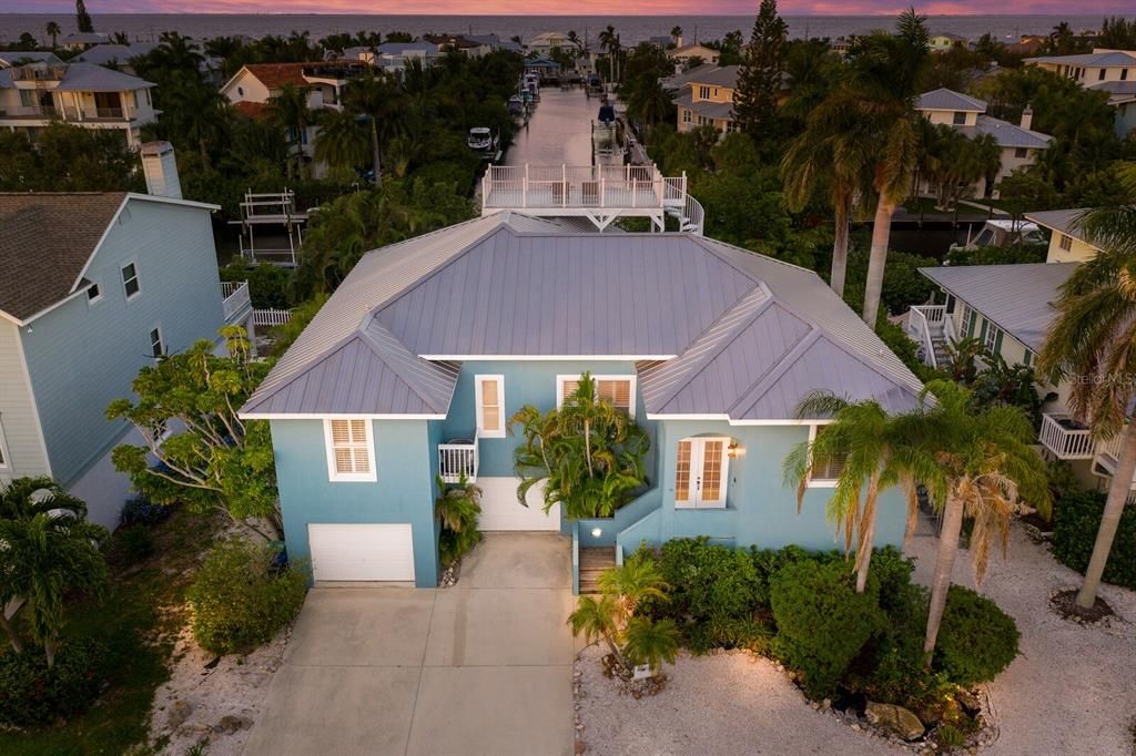 Recently Sold: $3,350,000 (4 beds, 3 baths, 2351 Square Feet)