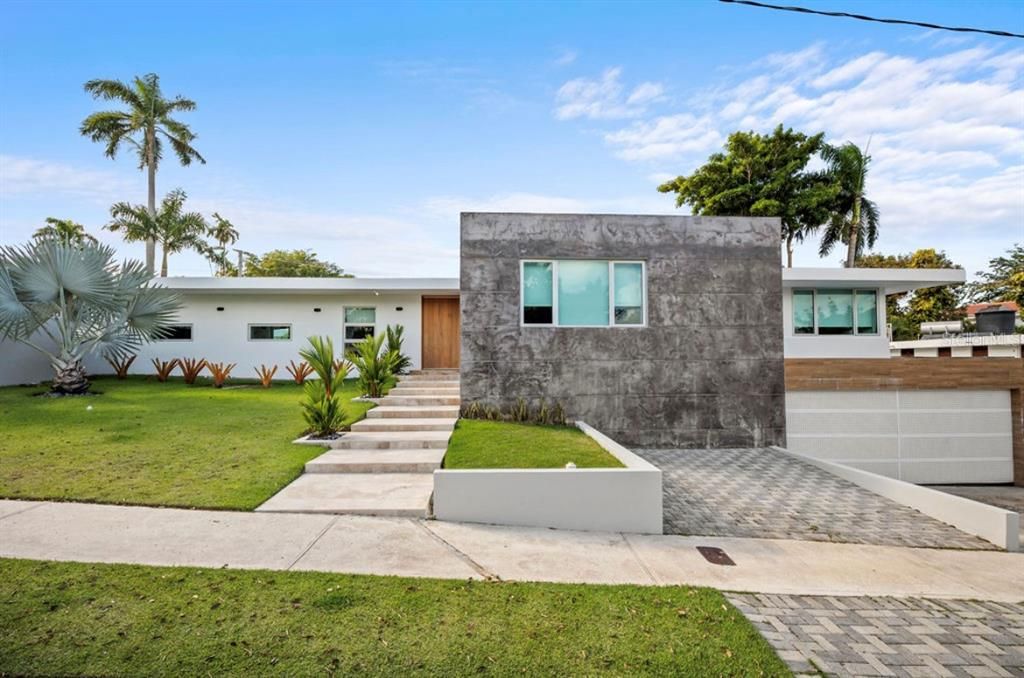 Vendido Recientemente: $1,975,000 (5 camas, 4 baños, 3455 Pies cuadrados)