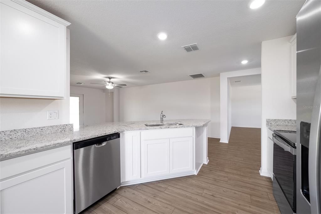 Active With Contract: $359,900 (3 beds, 2 baths, 1540 Square Feet)