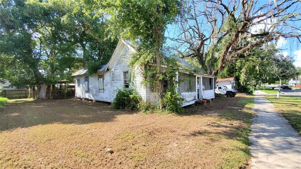 Recently Sold: $38,500 (2 beds, 1 baths, 1464 Square Feet)