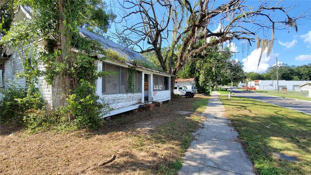 Recently Sold: $38,500 (2 beds, 1 baths, 1464 Square Feet)