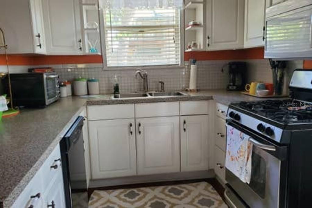 For Rent: $2,500 (2 beds, 1 baths, 850 Square Feet)