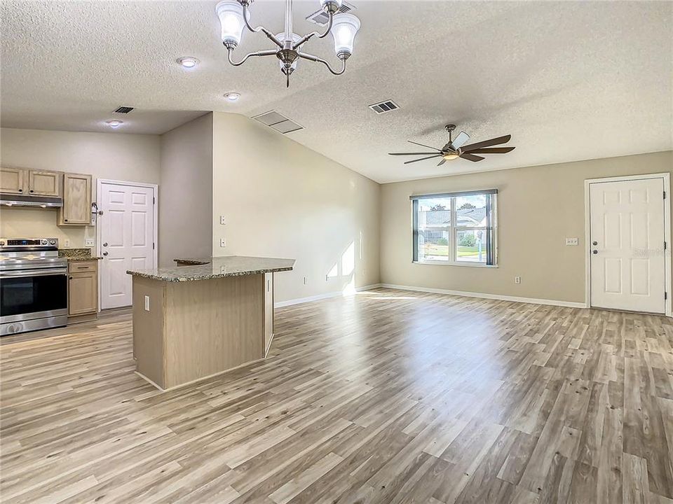 Recently Sold: $319,900 (2 beds, 2 baths, 1148 Square Feet)