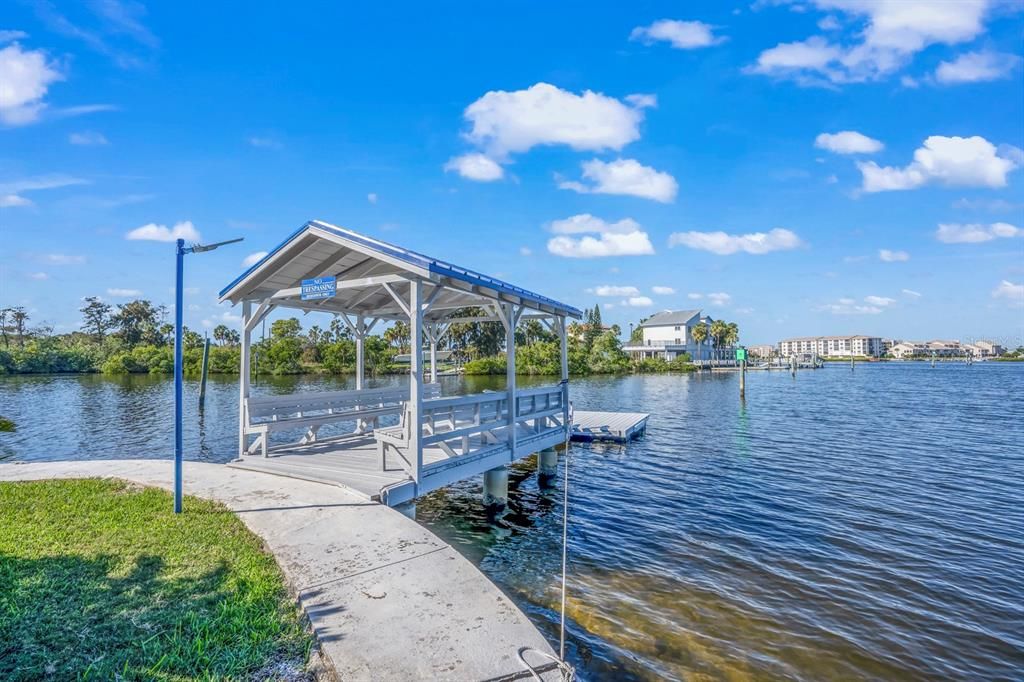 For Sale: $499,900 (2 beds, 2 baths, 1098 Square Feet)