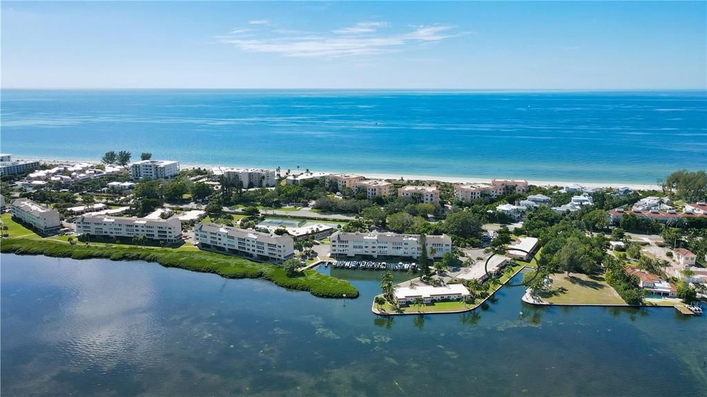 Recently Sold: $750,000 (3 beds, 2 baths, 1621 Square Feet)