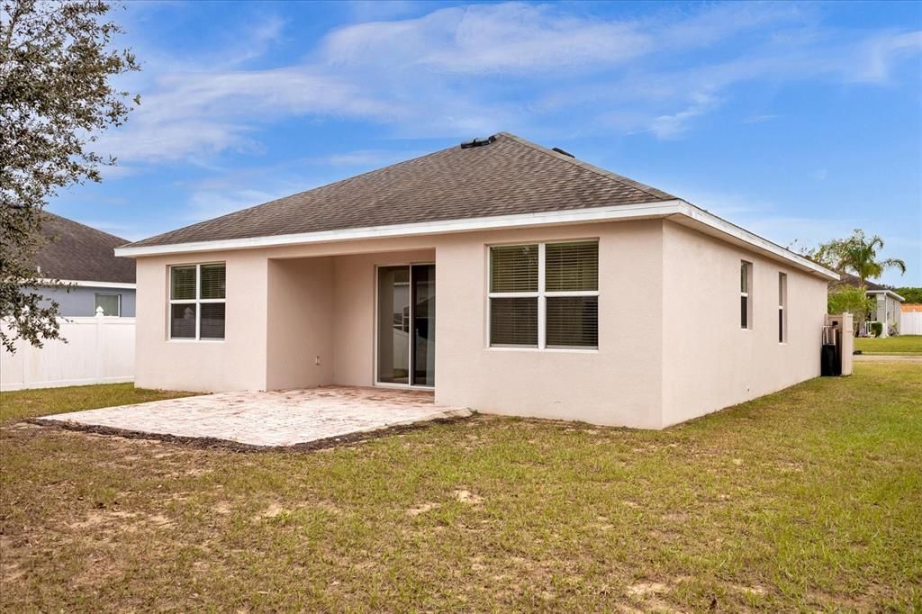 Active With Contract: $1,900 (3 beds, 2 baths, 1305 Square Feet)