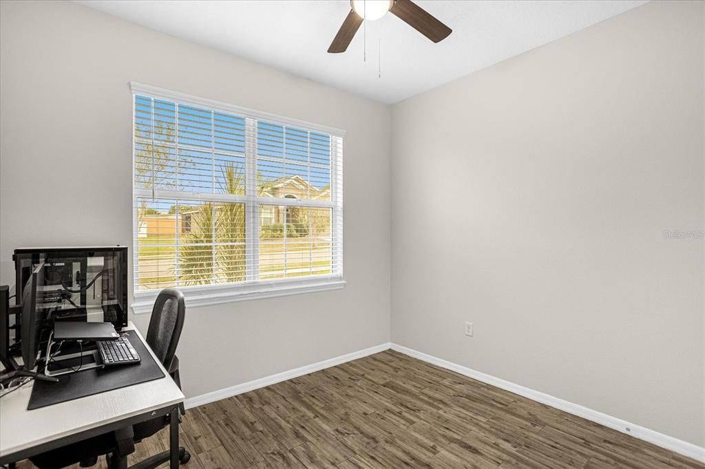 Active With Contract: $1,900 (3 beds, 2 baths, 1305 Square Feet)