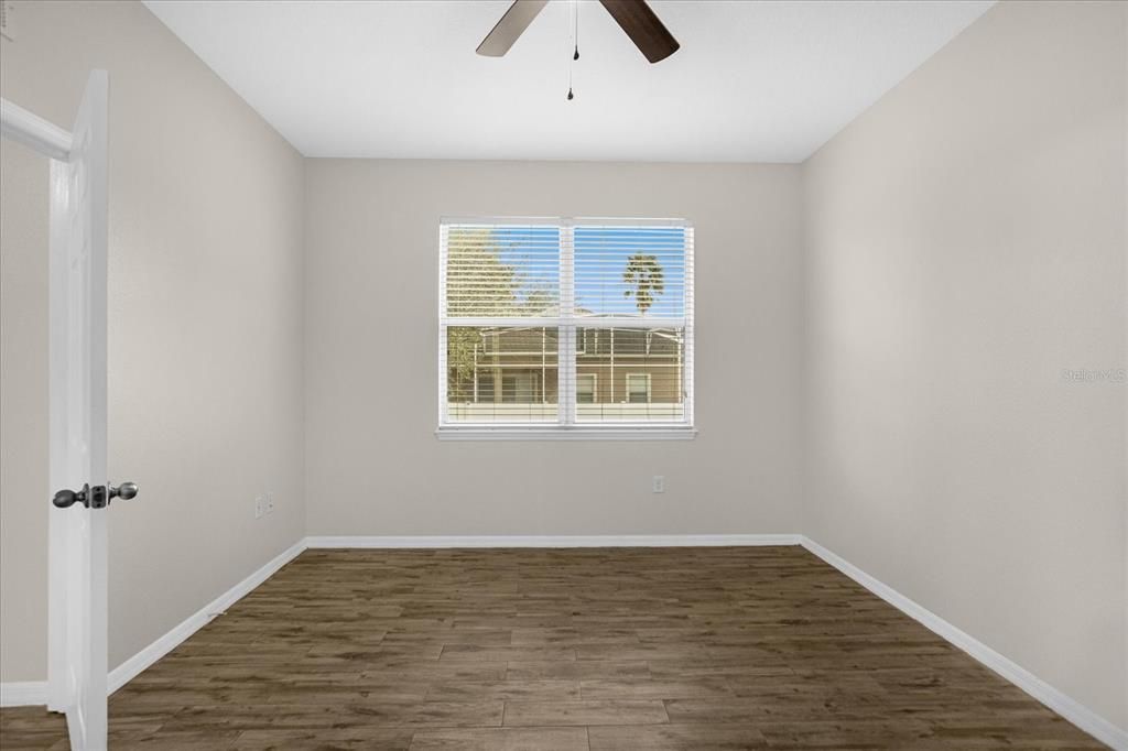 Active With Contract: $1,900 (3 beds, 2 baths, 1305 Square Feet)