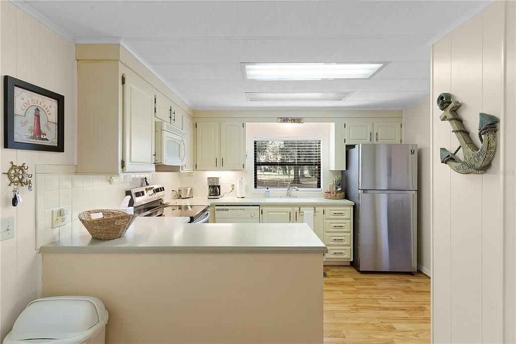 Kitchen Area  10x11 Ft   Recent Appliances