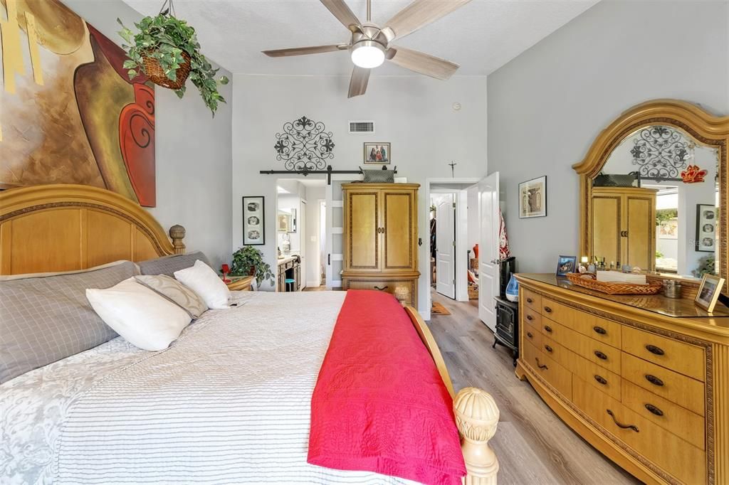 Recently Sold: $460,000 (3 beds, 2 baths, 1588 Square Feet)