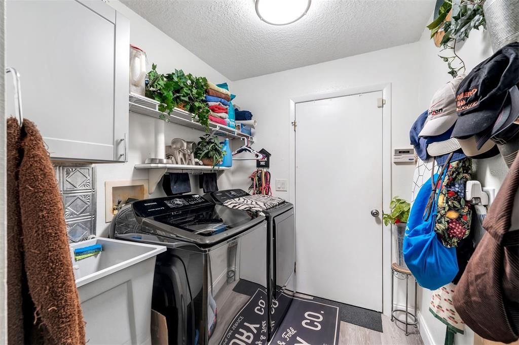 Recently Sold: $460,000 (3 beds, 2 baths, 1588 Square Feet)