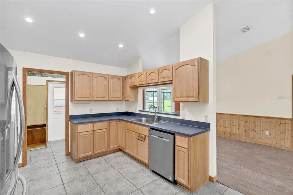 Active With Contract: $599,000 (3 beds, 2 baths, 1495 Square Feet)