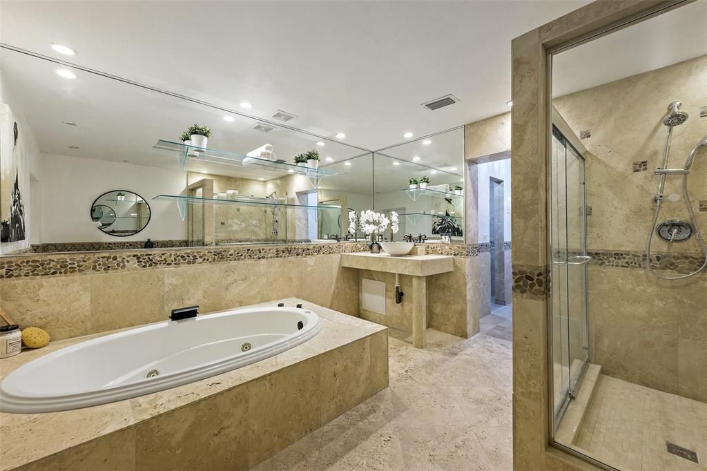 最近售出: $554,999 (4 贝兹, 2 浴室, 2242 平方英尺)
