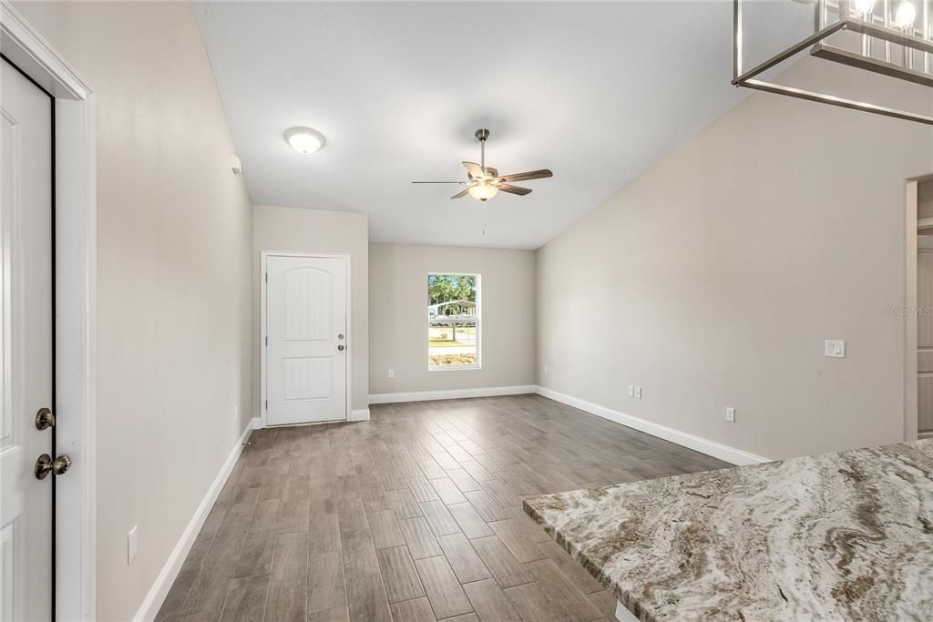 Recently Sold: $295,000 (3 beds, 2 baths, 1381 Square Feet)