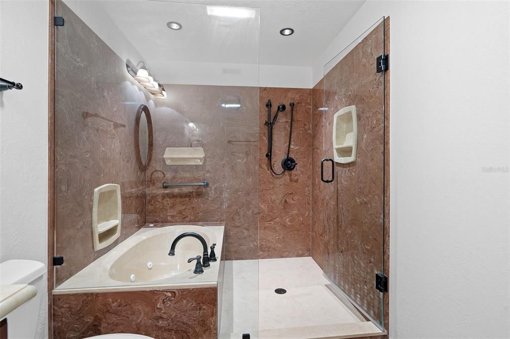 最近售出: $525,000 (3 贝兹, 2 浴室, 2537 平方英尺)