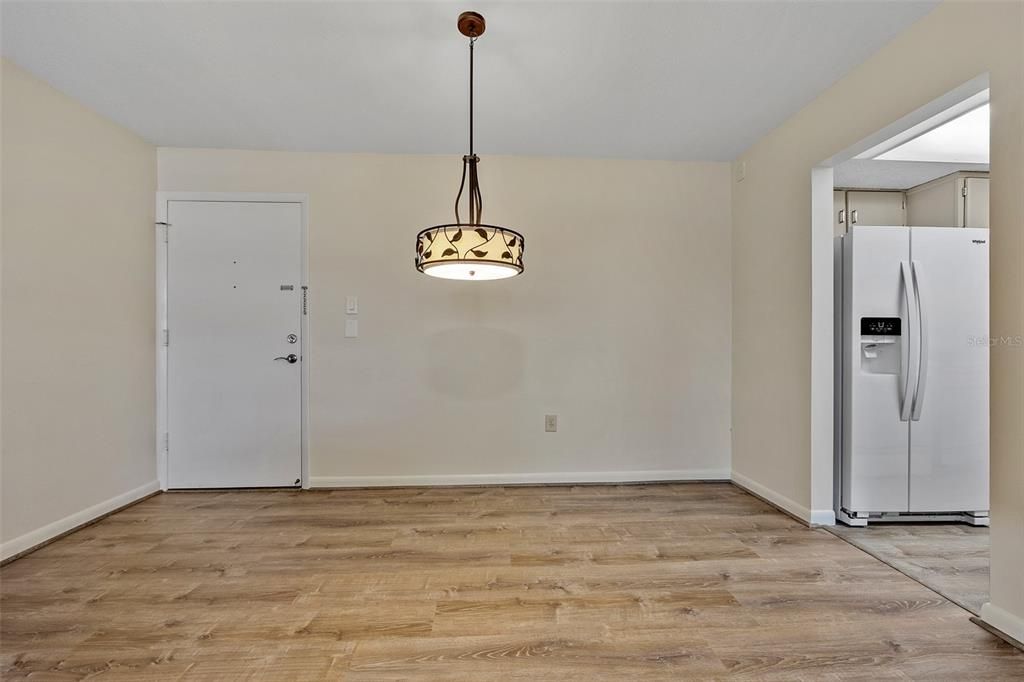 Active With Contract: $89,900 (2 beds, 2 baths, 919 Square Feet)