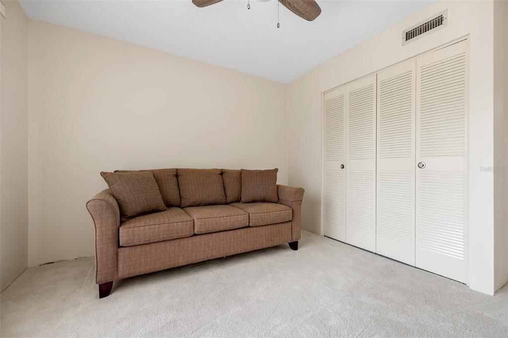 Active With Contract: $89,900 (2 beds, 2 baths, 919 Square Feet)