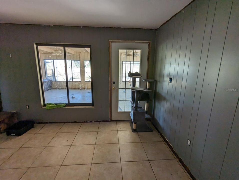 Vendido Recientemente: $553,840 (5 camas, 3 baños, 4104 Pies cuadrados)