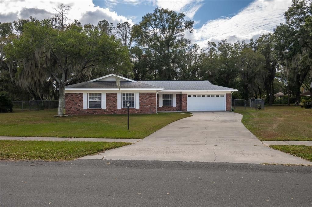 Recently Sold: $325,000 (3 beds, 2 baths, 1604 Square Feet)