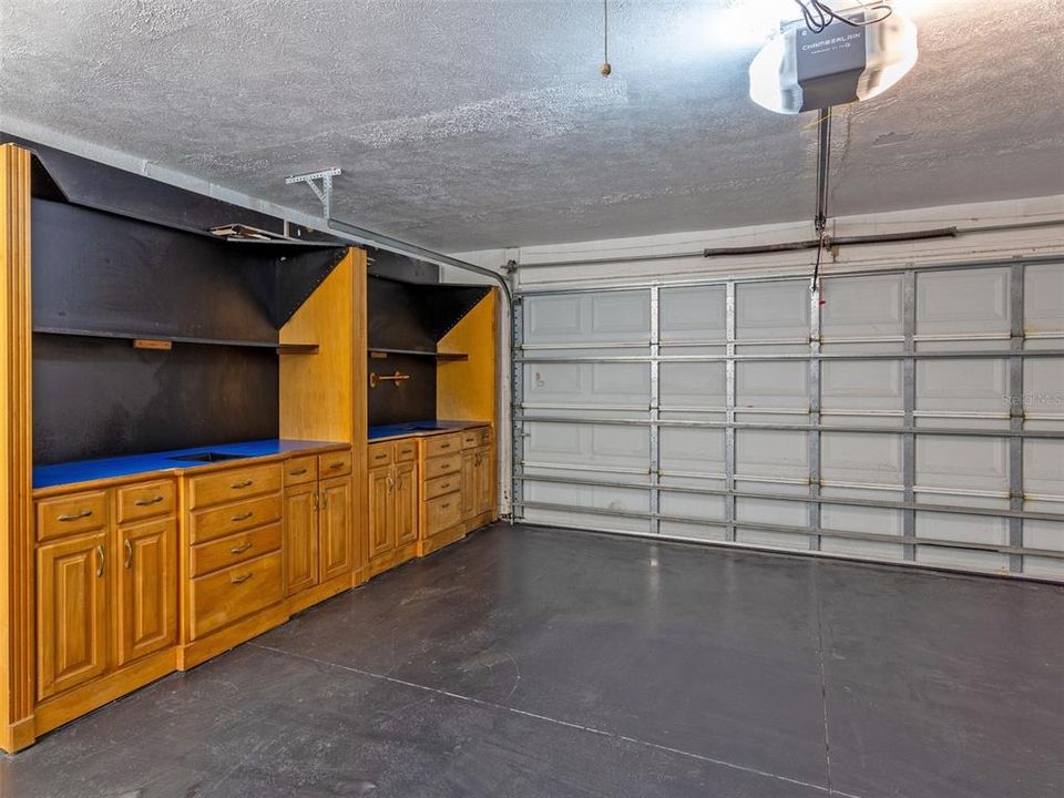 44. Garage with built-ins