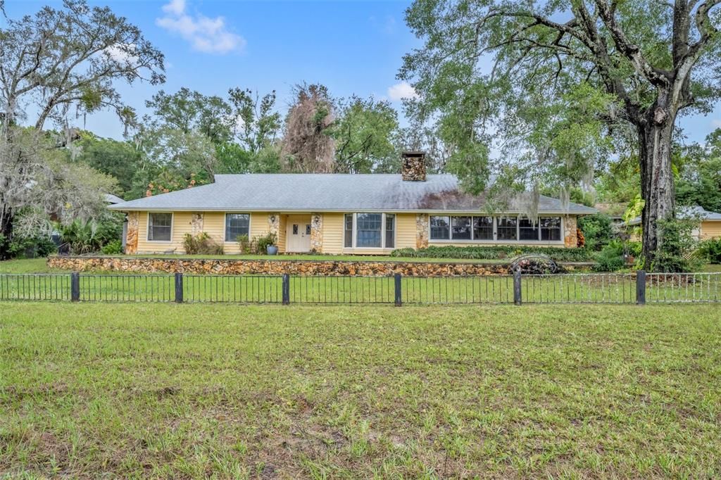 Recently Sold: $409,900 (3 beds, 2 baths, 2688 Square Feet)