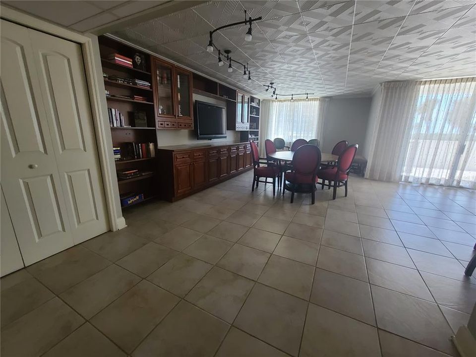 For Rent: $3,800 (2 beds, 2 baths, 1298 Square Feet)