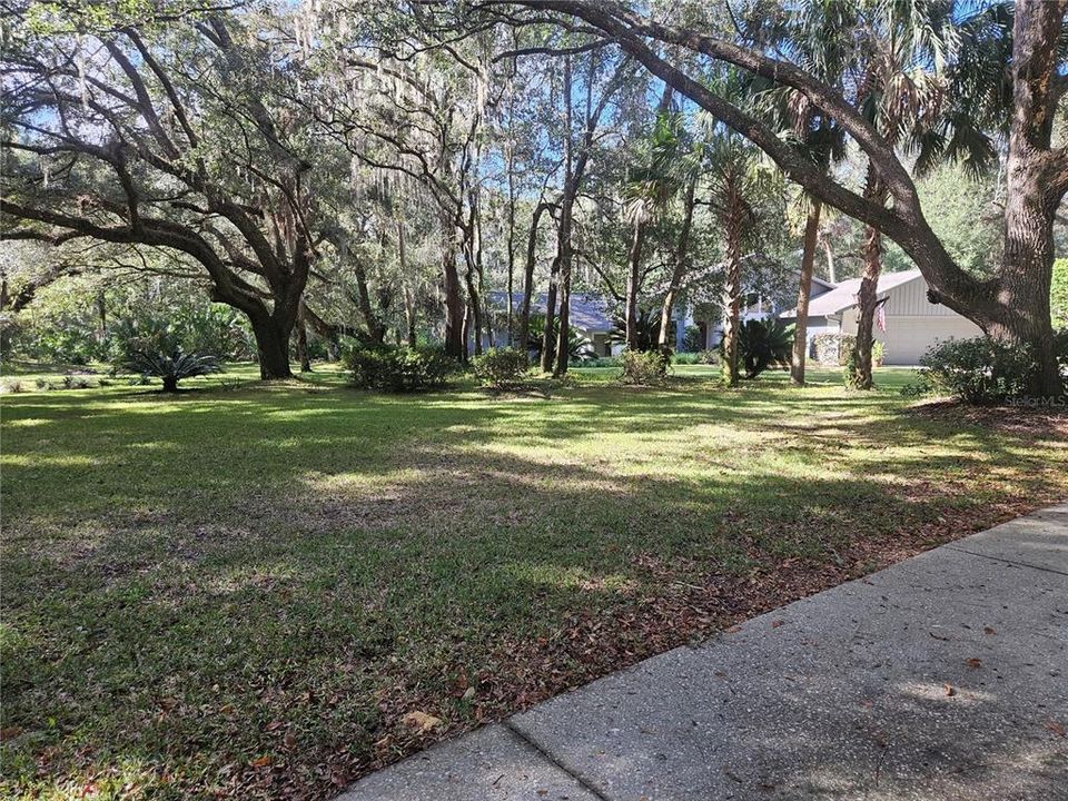 Recently Sold: $550,000 (3 beds, 2 baths, 2044 Square Feet)