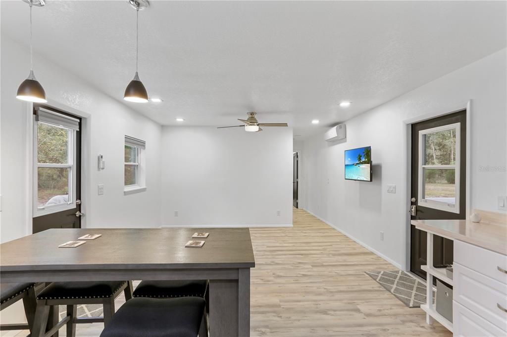 Recently Sold: $350,000 (1 beds, 1 baths, 844 Square Feet)