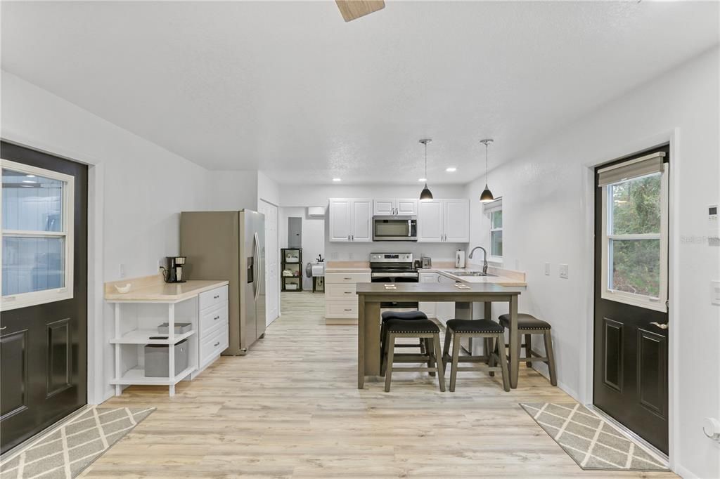 Recently Sold: $350,000 (1 beds, 1 baths, 844 Square Feet)